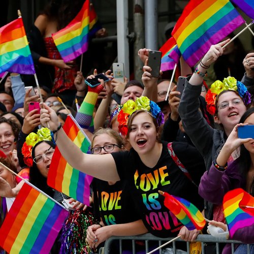 mdgfge Rainbow Headband Pride Accessories Rose Flower Crown Colorful Floral Pride Headband Rainbow Accessories for LGBTQ Gay Pride Day Party Women Girls