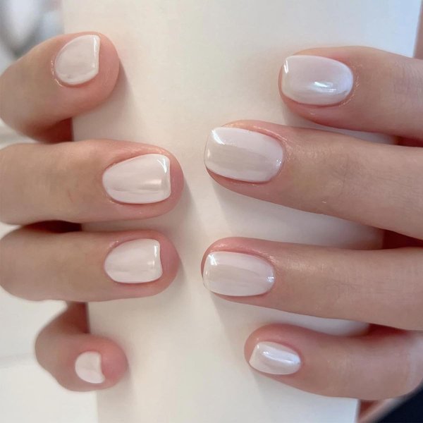 24 Pcs Short White Press on Nalis Square - YIHONGYAN Fake Nails Press ons Arcylic Glossy Full Cover False Nails with Aurora Milky White Summer Glitter Glue on Nails Nail Art Tip for Women Manicure