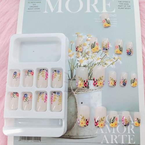 Square Press on Nails Short Cute Floral Nails Acrylic False Nails with Rainbow Flower Designs Artificial Nails Press ons Reusable Glue on Nails for Women and Girls 24 Pcs