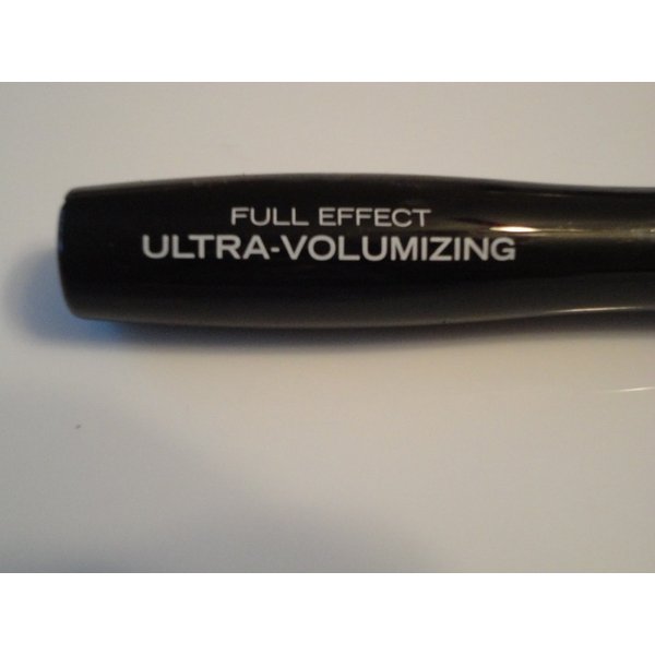 Nuance Salma Hayek Full Effect Ultra-Volumizing Mascara Black 050