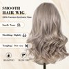testar Grey Blonde Wigs With Curtain Bangs Shoulder Length Grey Wigs for White Women, Short Curly Natural Synthetic Hair Wig for Party Cosplay Use 20IN