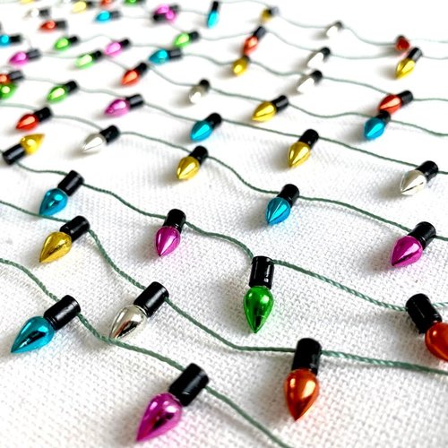 Peachcor Christmas Lights String of Miniature, Dollhouse Miniature Fake Light, Christmas Tree Fairy Lights Decorative, Metalic Multicoloured Dollhouse Miniatures (1mtr)