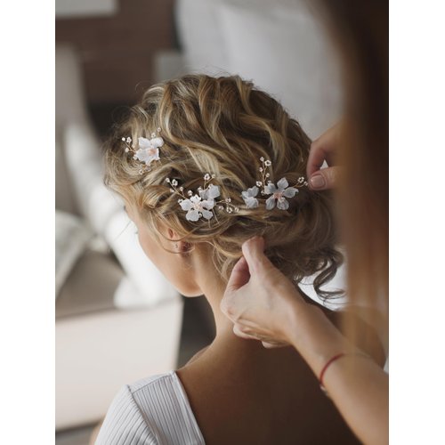 SWEETV 3Pcs Bridal Hair Pins White Flower Bride Hair Pieces Wedding Hair Side Combs Floral Headpieces Accessories Fall Beach Clip for Brides Bridesmaids Women Girls
