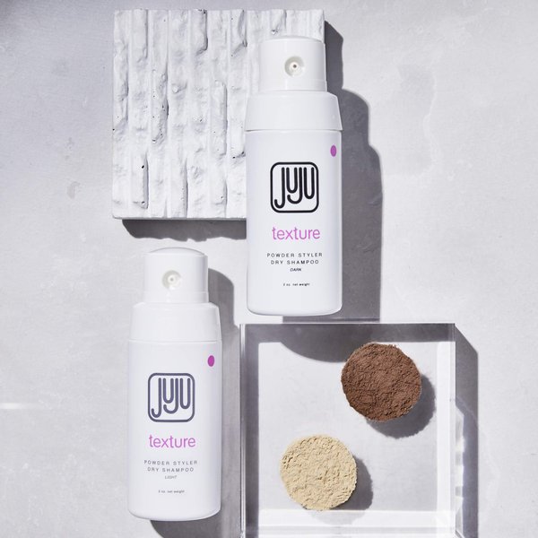 JUJU CHAN Texture Powder Styler/Dry Shampoo (Dark) - Easy to use Pump Dispenser - Absorb oils - Give lift and body