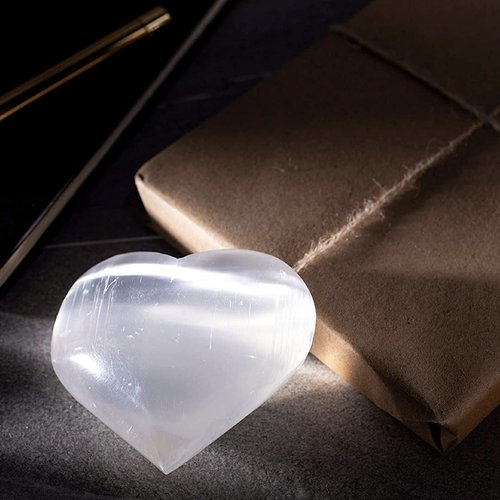 KALIFANO Selenite Heart Worry Stone with Healing & Calming Effects - High Energy Selenita/Satin Spar Love Palm Stone Used for Cleansing and Protection (Information Card Included)