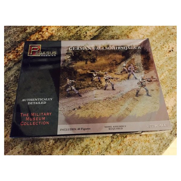 Pegasus PG7224 – WW II: German Paratroopers 1: 72 Plastic Model Kit