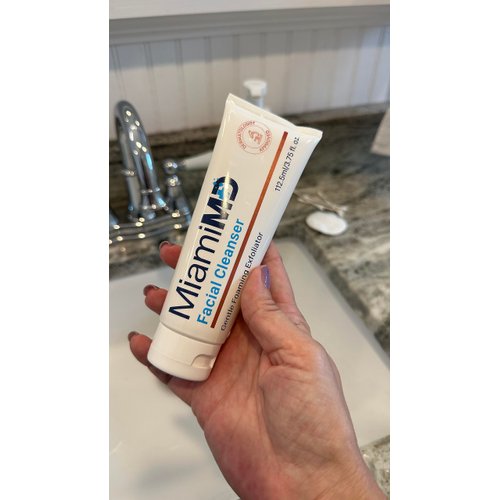 MiamiMD Foaming Facial Cleanser - Gentle Exfoliating Face Wash for Mature Skin - Hydrating and Moisturizing - Paraben Free, Cruelty Free Face Care for All Skin Types