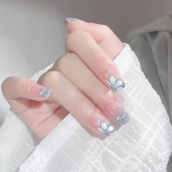 MERVF Short Press on Nails Square Fake Nails Blue French Tip Squoval Glue on Nails with Flower Design 24pcs Glossy Ombre Artificial Acrylic Nails for Women