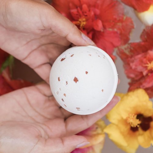 LA SALT CO Zen Bath Bomb, Handmade with Natural Ingredients, Mineral-Rich Himalayan Salt, Cruelty-Free, Made with Pure Therapeutic Grade Essential Oils