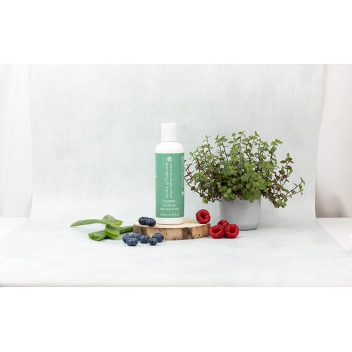 Tints of Nature Natural and Organic Hydrate Conditioner, with Chamomile and Sweet Almond Oil, 1 x 200ml