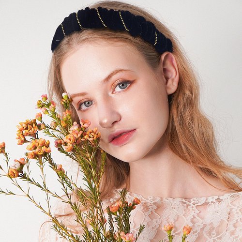 TUCEWP Velvet Headbands for Women Girls Black Wrinkle Headbands with Chain Non Slip Shiny Padded Headband Vintage French Headbands No Teeth Head Bands Hoops Headwear Fashion Styling Tools Accessories