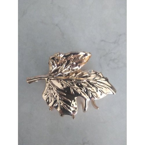 Medium size gold textured metal leaf hair claw clip jaw clip (Primary color: Matte Gold)