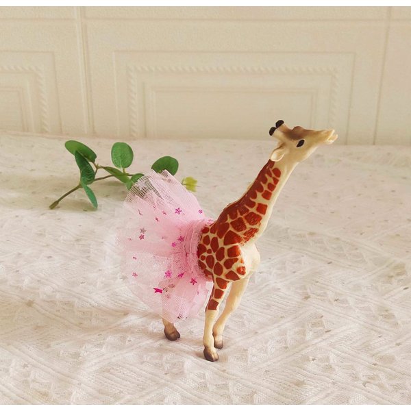 Giraffe Cake Topper With Tutu, Realistic Girl Giraffe Figurines With Tutu Dress Cake Topper For Safari Jungle Theme Party Cake Decorations (Giraffe in dress)