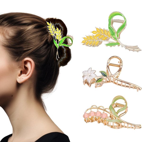 Giant Floral Hair Clasps: Matte Texture, Firm Hold Hair Clips for Thick Locks, Stylish Daisy Pattern.