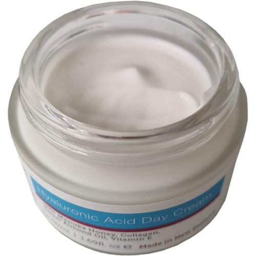 Manuka Lane Hyaluronic Acid Day Cream for Face and Neck with Oat Kernel Extract, Camellia Seed Oil & Sweet Almond Oil | Plant Based Formula | Carefully formulated to keep your skin young and healthy!