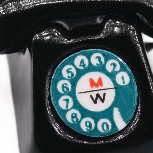 Black 1/12 Miniature Telephone Dollhouse Decoration Accessories Best Gift or Vintage Office Desk Decoration(ZS179)