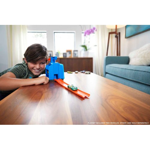 Hot Wheels Launch Case Storage Holds 6 1:64 Scale Diecast Toy Cars for Boys Ages 5 to 10