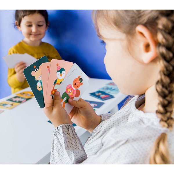 Petit Collage Kids Card Game, Animal Kingdom – Fun Card Game for Families, Ideal for 2-4 Players, Ages 4+ – Travel Game for Kids with Sturdy Storage Tin