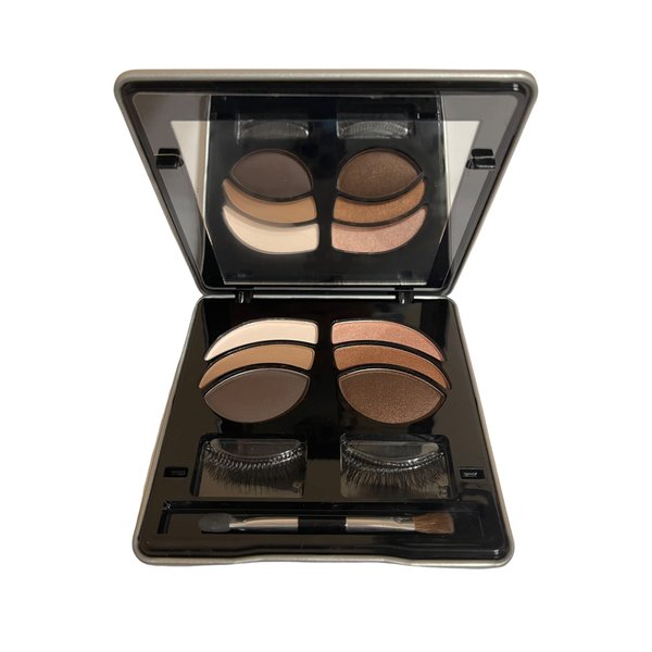 Makeover Essentials Lashing Out Girls Day out Eyeshadow &1 Pair Eyelash