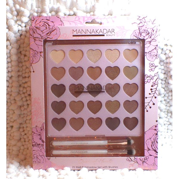 Manna Kadar Queen of Hearts Eyeshadow Set, 25 Shades with Brushes