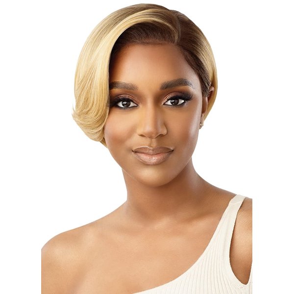 Outre Perfect Hairline 13x4 HD Lace Front Wig LUXY (1)