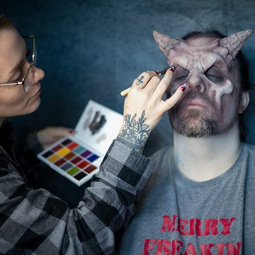 Narrative Cosmetics Master FX Palette, 18 Highly Pigmented Cream Colors, Professional SFX Makeup Palette for the Stage, Film, Costumes, Cosplay