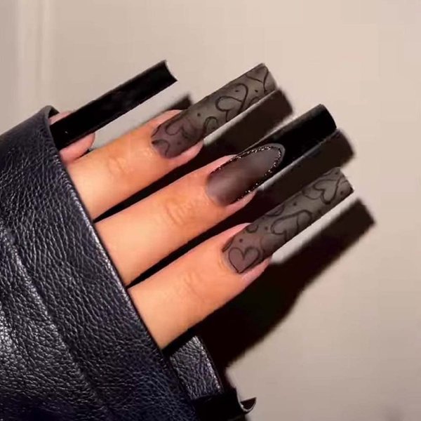 ANDGING Black Press on Nails Long Coffin, Fake Nails for Women with Matte Heart Design, Acrylic Glue on Nails, Square False Nails Press on, Reusable Stick on Nails for Wedding Christmas 24Pcs