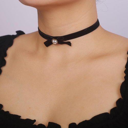 Rumtock Black Thin Velvet Chain Heart Pendant Choker Necklace for Girls Party Jewelry Gothic Necklace (Black Heart)