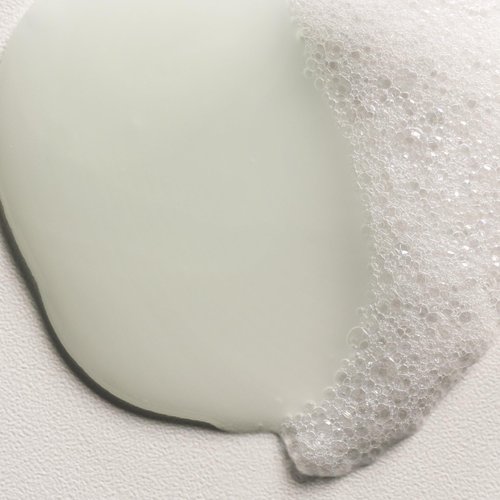 Davines Momo Moisturizing Shampoo for Dry and Dehydrated Hair, 8.45 Ounce