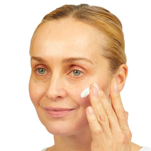 No7 Lift & Luminate Triple Action Day Cream SPF 30 - Broad Spectrum Anti Aging Face Cream - Hydrating Hibiscus Peptides & Hyaluronic Acid + Brightening Emblica & Vitamin C (50ml)