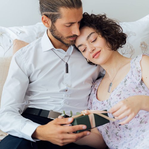 Maromalife Essential Oil Diffuser Necklaces for Women, 2PCS Aromatherapy Necklaces Stainless Steel Diffuser Locket Pendant Cylinder with 20 Felt Pads, Aroma Necklaces Gift Set for Mothers Day