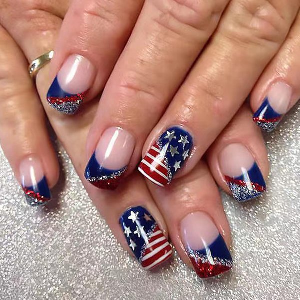 24Pcs USA Flags Independence Day Press on Nails Short Square French Tips Fake Nails with Glitter Five-Pointed Star Design Acrylic Glue on Nails Reusable Stick on Nails for Women DIY Manicure