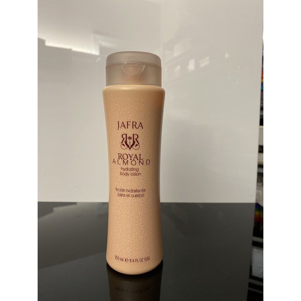 JAFRA ROYAL ALMOND HYDRATING BODY LOTION 250 ML 8.4 FL. OZ. LOCION HIDRATANTE PARA EL CUERPO.