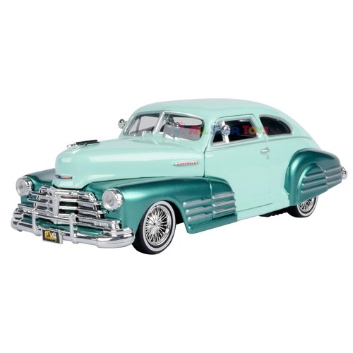 Motormax 1948 Chevrolet Aerosedan Fleetline Lowrider 1:24 Diecast Model Two-Tone Green Get Low Series 79027 by All Star Toys