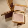 Sigma Beauty Highlighter Makeup – Illuminating Highlighting Powder for Face, Sheer Glimmer Face Highlighter for Cheeks, Cupid’s Bow, & Brow Bone (Sizzle, Rosy Gold Metallic)