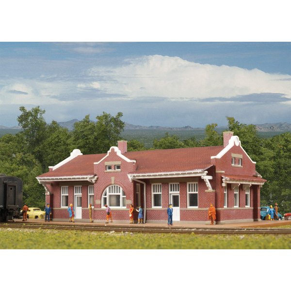 Walthers Cornerstone Series® N Scale Santa Fe-Style Brick Depot 6-3/4 x 3-7/8 x 2-1/4"