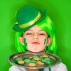 Gejoy 200 PCS St. Patrick's Day Shamrock Coins 3-Leaf Clover Good Luck Coins Green and Gold Coins Plastic Table Sprinkles with Shamrocks Drawstring Bag for Party Supplies