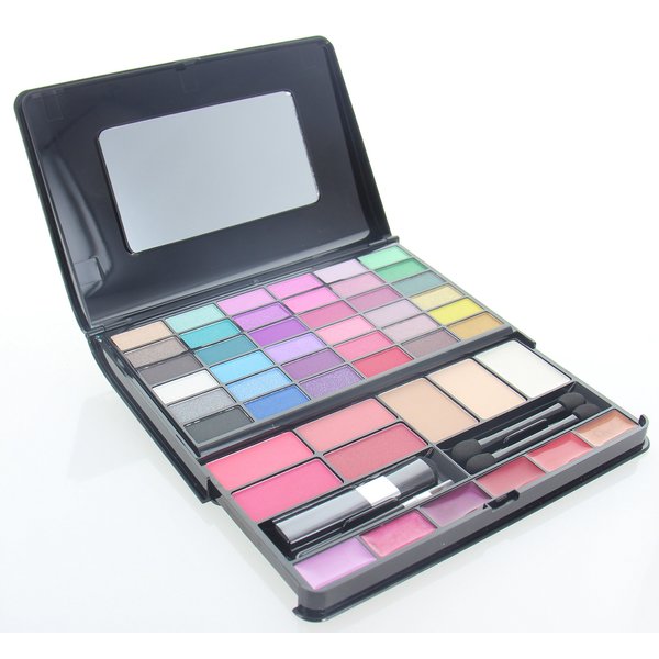 Beauty Revolution MAKEUPKIT Complete With Makeover Kit With Runway Colors.Item# JC237