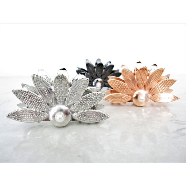 Generic Rose gold or silver metal flower pearl hair claw clip jaw clip (Primary color: Dark silver), 1 Count (Pack of 1)