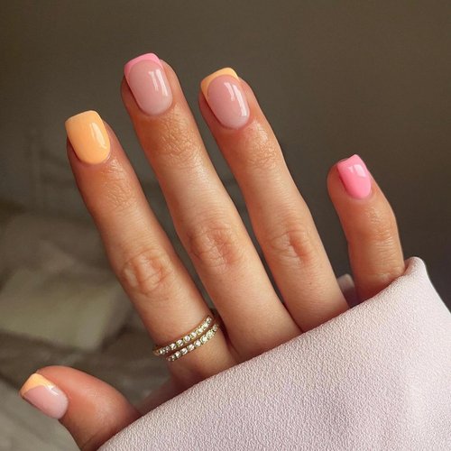 MERVF Square Press on Nails Short Fake Nails French Tip Squoval Glue on Nails Press ons Orange Acrylic Nails Artificial Pink 24pcs Glossy False Nails with Design