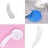 Jilukibo White Mini Curved Cosmetic Spatula Scoop, Plastic Reusable Makeup Face Mask Spoon for Cream Mixing and Sampling (100 Pack)
