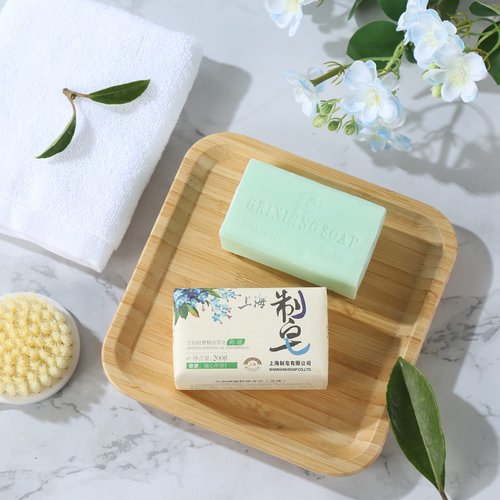 Bee & Flower Natural Bar Soap Moisturizing Handmade Soap Bar with Organic Essential Oils Green Tea Scented Soap Bar, French -Milled Soap Bar for Hands and Body, 7oz