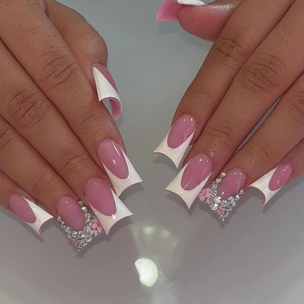 MERVF Duck Nails Press on Medium Fake Nails White French Tip Acrylic Nails Duck Feet Square Glue on Nails 24pcs Glossy False Nails with Rhinestones Design