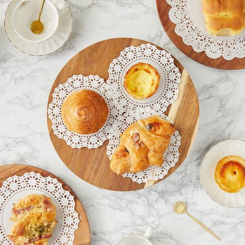 Juvale 150 Pack Round White Paper Doilies for Crafts, Tableware Decor, Parties, Wedding, Assorted Size Charger Plates for Cakes, Desserts (6.5, 8.5, and 10.5 Inch)