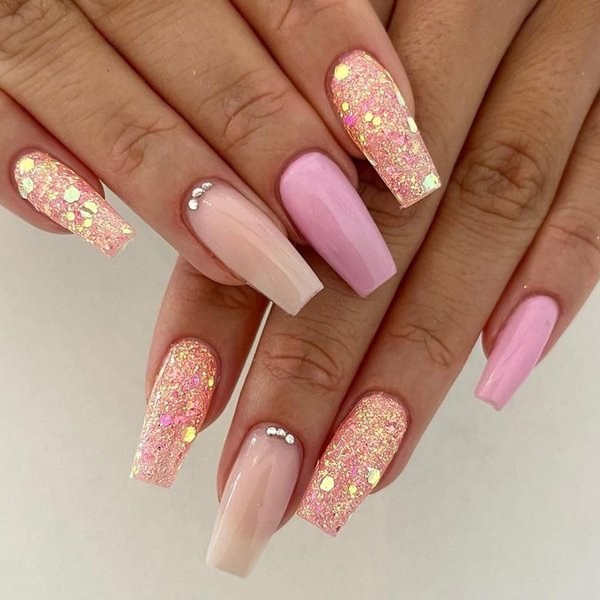 DOCVOEOMH Glitter Press on Nails Medium Long Coffin Nude Ombre Fake Nails with Rhinestones Design Full Cover Acrylic False Glue Stick on Nail Artificial Gel Nails for Women Wedding Manicure 24Pcs