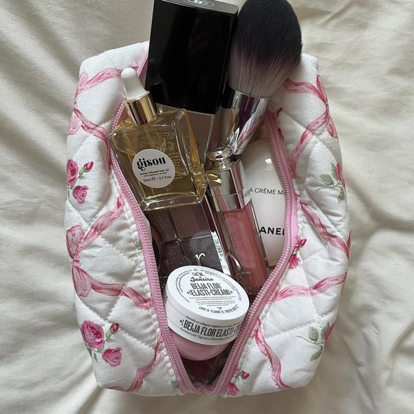 Trnerm Small Makeup Bag Quilted Cosmetic Bag Coquette Makeup Pouch Makeup Organizer Pink Ribbons Small Travel Makeup Bag Travel Toiletry Bag for Women Girls