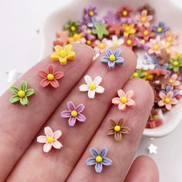 Micro Resin Daisy Blooms, Dollhouse Miniature Polyresin Flowers, Terrarium Fairy Garden Dollhouse, Zen Garden, Fairy Garden (50PCS)