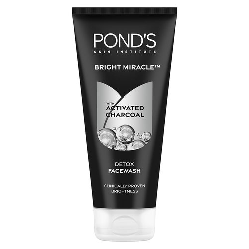 POND'S Pure Detox Face Wash 200 g, Daily Exfoliating & Brightening Cleanser, Deep Cleans Oily Skin - With Activated Charcoal for Fresh, Glowing Skin