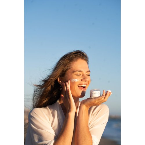 Noura Hydrating Face Moisturizer Cosmetics - Lightweight Daily Moisturizer for Hydration & Scar Repair with Aloe, Hyaluronic Acid, Chamomile & Vitamins E, C & B, 2oz