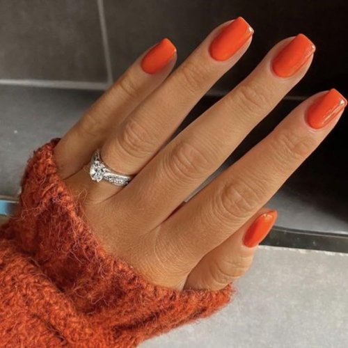 Orange Press on Nails Medium Short Square Nails,KXAMELIE Acrylic Nails Glue on Nails Medium Length,False Nails Press ons,Best Fake Nails for Girls Stick on Nails for Women Daily Wear in 24PCS